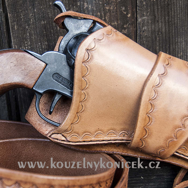 Holster Peacemaker zdobený po obvodu