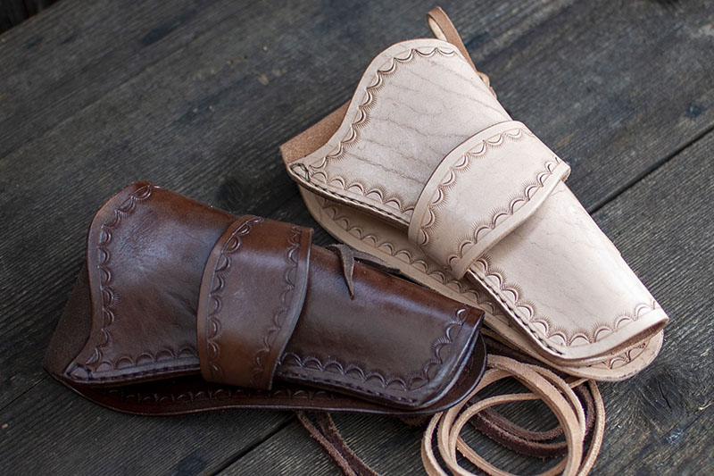 Holster Peacemaker zdobený po obvodu